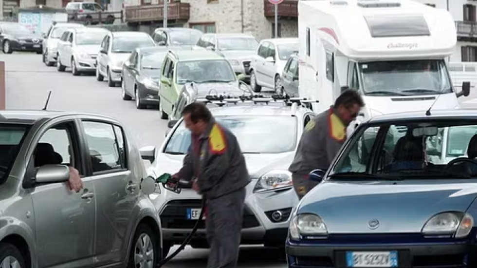 Buxhet 500 milionë euro, Italia zgjat deri më 1 maj uljen e akcizave të karburanteve