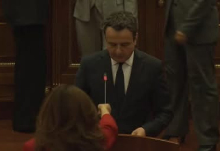 Tension në Kuvendin e Kosovës, deputetet ndërpresin fjalën kryeministrit Albin Kurti