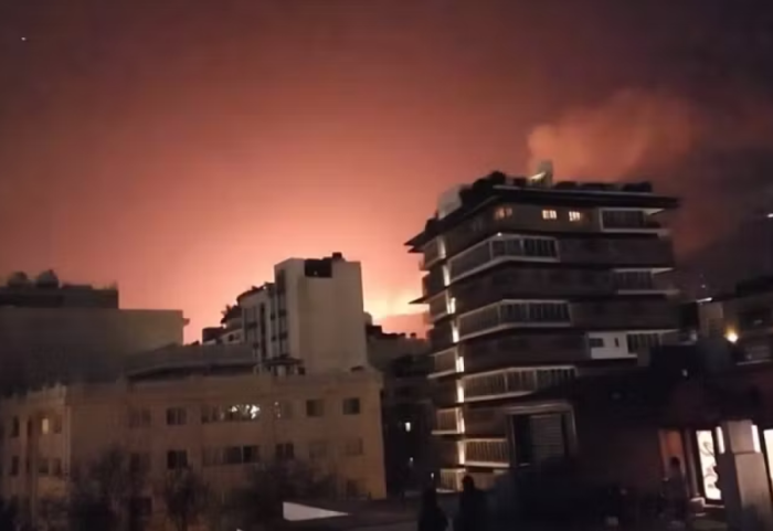 OKB voton rezolutën për Ngushticën e Hormuzit, Izraeli paralajmëron iranianët: Mos udhëtoni me tren