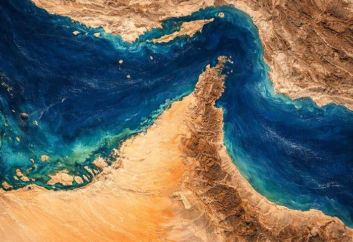 Omani negocion me Iranin për Hormuzin, Emiratet mbështesin ndërhyrjen e SHBA