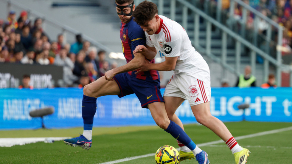 Me një këmbë në kategorinë e dytë, tifozët e ekipit spanjoll kërcënojnë lojtarët