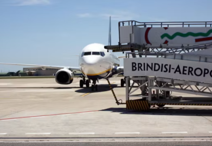 Kriza jep efektet e parë, aeroporti italian mbetet pa karburant