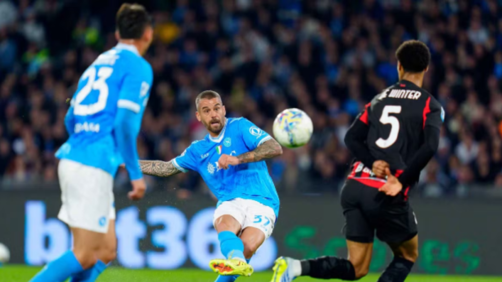 Napoli merr fitoren e pestë radhazi, “viktima” e radhës Milani