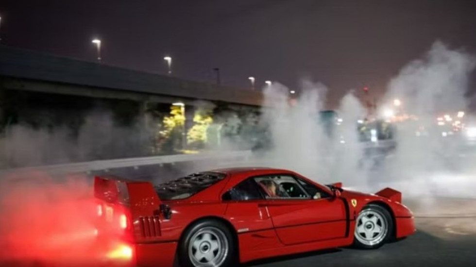 Zjarr dhe tym me Ferrari, Lewis Hamilton dhe Kim Kardashian ndezin Tokion