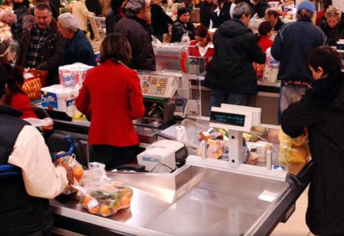 Kasierja shkarkohet pas 20 viteve pune, nuk regjistroi një tigan