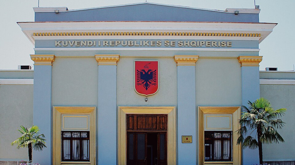 PS rrëzon kërkesat e opozitës për komisione hetimore për rrugët e shembura dhe AKSHI-n