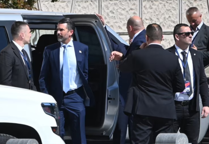 Djali i Trump vizitë në Bosnje, flet për BE, Inteligjencën Artificiale dhe kriptovalutat
