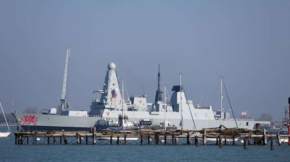 Konfirmohen thëniet e Trump, luftanija e vetme britanike ankorohet për shkak të një defekti