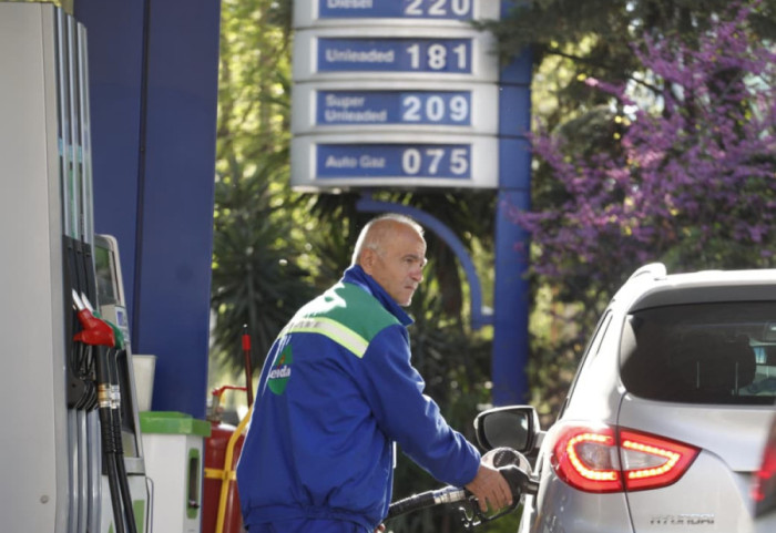 Hapja e Hormuzit reflektohet në Shqipëri, Bordi i Transparencës ul naftën nën 200 lekë/litri