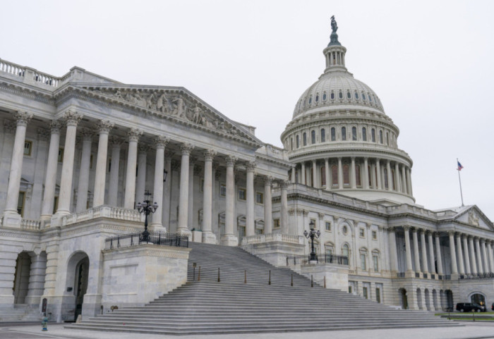 Trump i paprekshëm, dështon përpjekja e demokratëve për të kufizuar fuqitë e tij të luftës