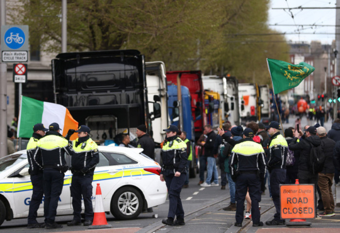 Irlanda në protestë për çmimin e lartë të karburantit, qeveria përgatit paketën e ndihmës