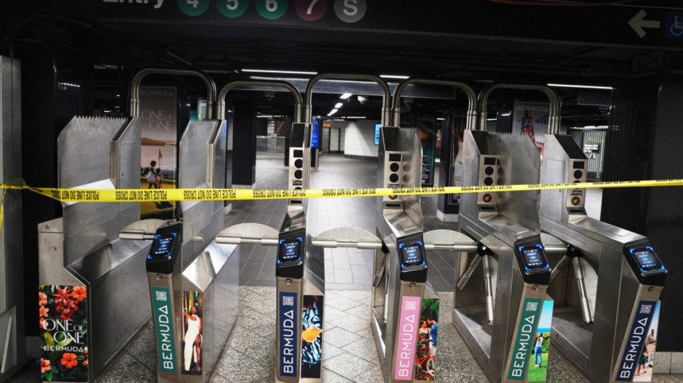 Sulm me hanxhar në metronë e Nju Jorkut, 3 të plagosur, ekzekutohet agresori