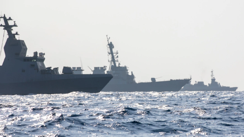 “Ju kemi në shënjestër”, momenti kur Irani kërcënon për të goditur luftëanijen e SHBA në Hormuz