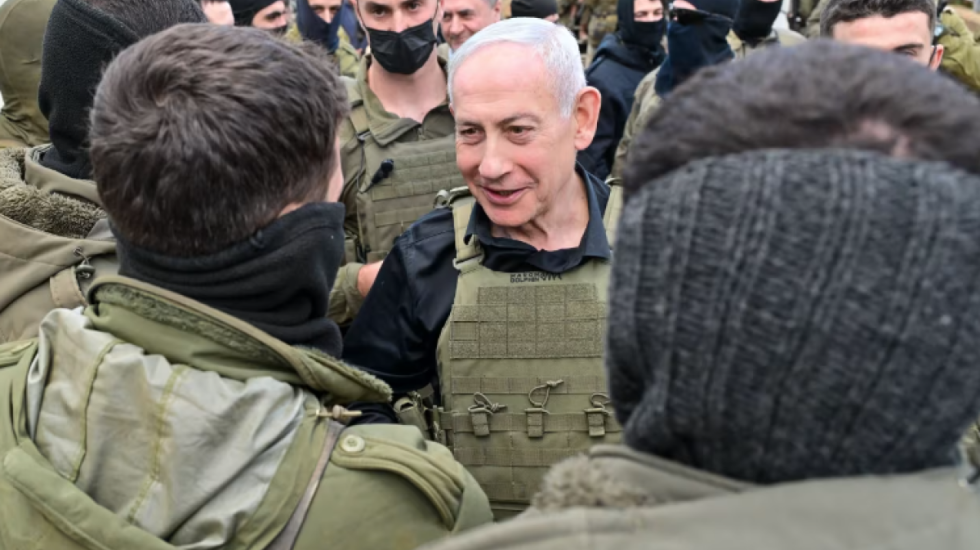 Netanjahu hyn në Libanin jugor, vëzhgon nga afër territorin e pushtuar nga Izraeli