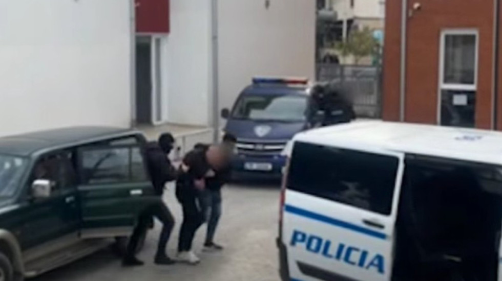 Vodhën biznesin në Mat, dy në pranga dhe një në kërkim