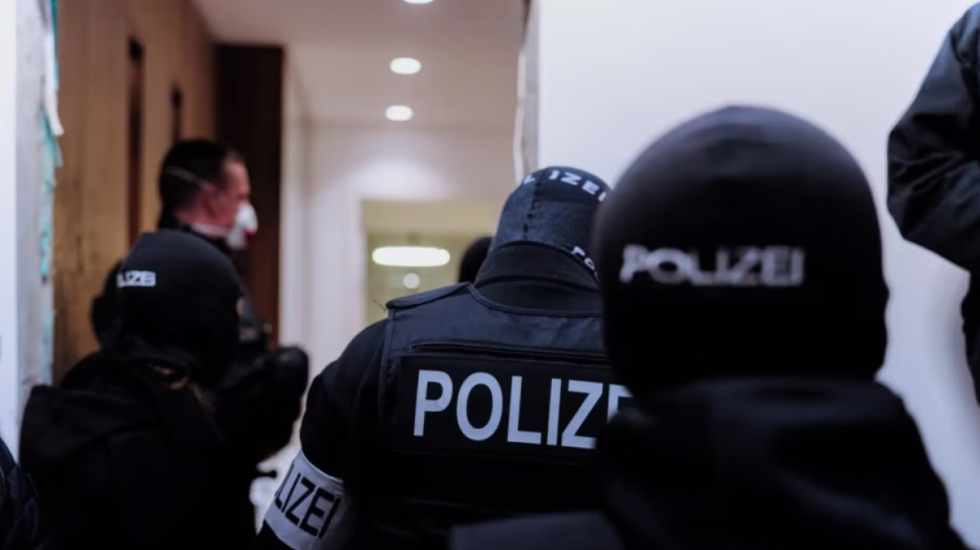 Europoli godet “kartelin” e Ballkanit, kapet një nga drejtuesit dhe 11 anëtarë