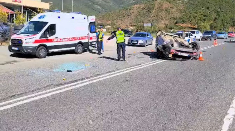 Aksident i trefishtë në Rrugën e Kombit, një viktimë dhe tre të plagosur rëndë