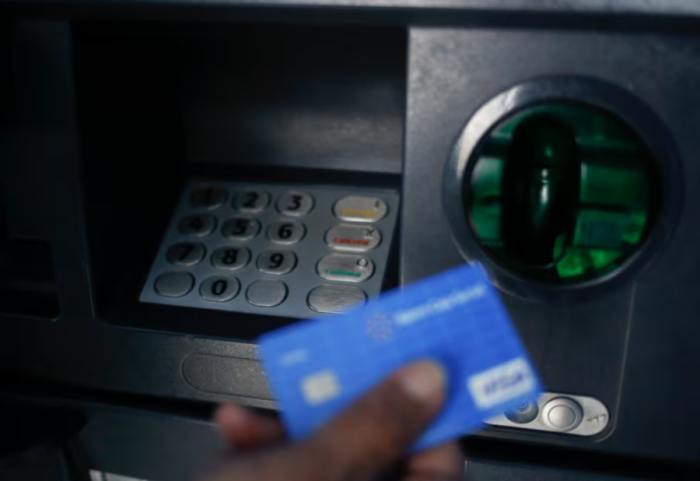 Lamtumirë kartës së kreditit, mënyrat e reja për të tërhequr para “cash” nga bankomatët