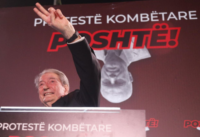 Berisha në protestë: Jemi shpresa e vetme për shpëtimin e Shqipërisë nga narkoshteti