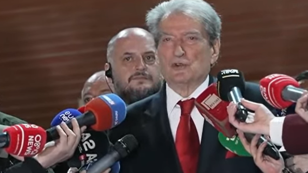 S’ka datë për protestë, Berisha mbyll tubimin: Kryengritja paqësore nuk ndalet, do përmbysim narkoregjimin