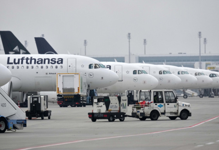 Gjigandi gjerman ul në tokë avionët, shkurtohen 20.000 fluturime