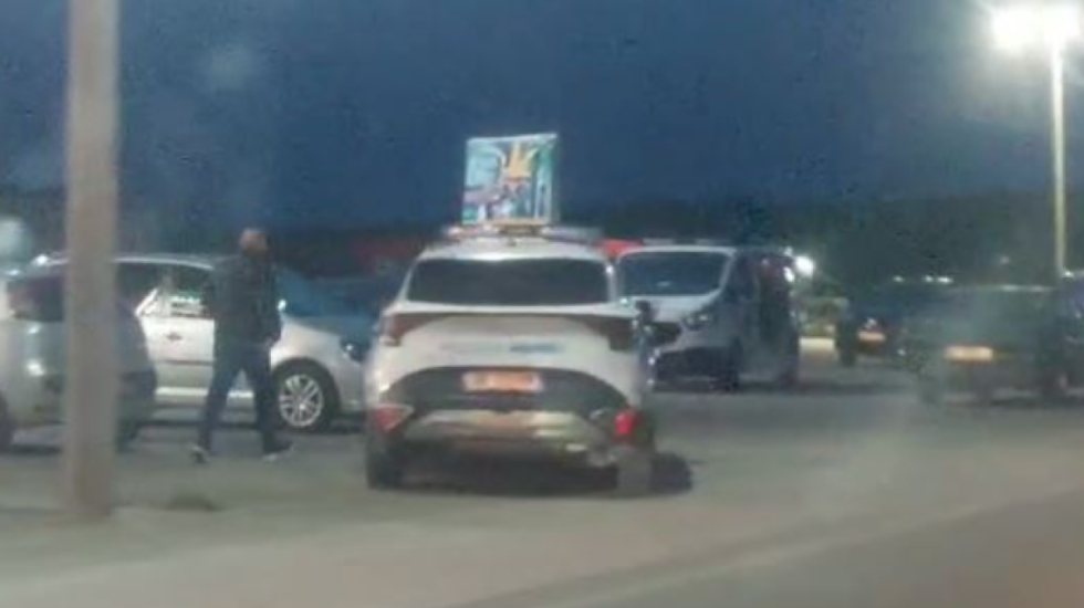 Të shtëna me armë zjarri në Laç, qëllohet drejt një makine, identifikohen autorët