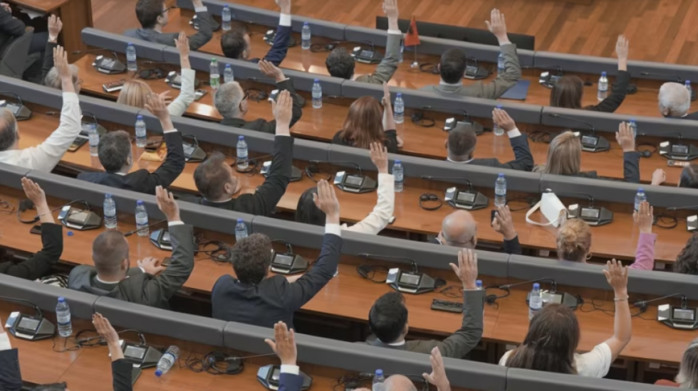 Kuvendi i Kosovës miraton ligjin për çmimet tavan