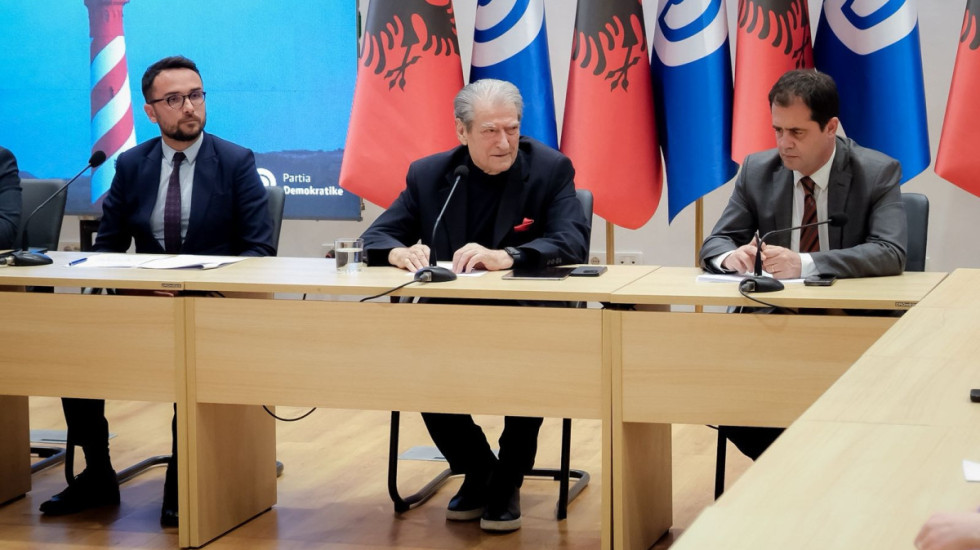 “Korrupsioni po zhduk portin e Durrësit”, Berisha: Kartelet e drogës po plaçkisin pasurinë