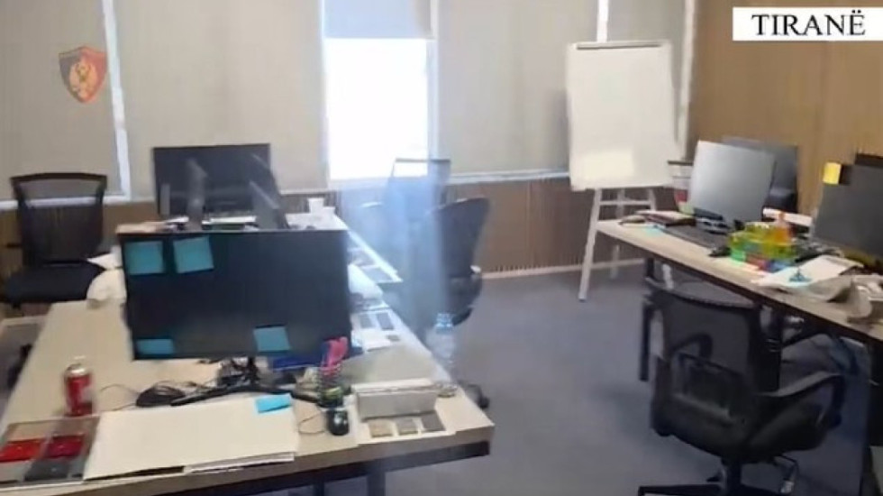 Tjetër “call center” që mashtronte të huajt me bursa fiktive në Tiranë, 2 të arrestuar dhe 12 nën hetim