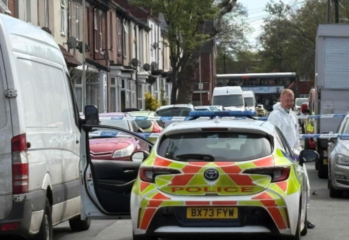 Tragjedi në Angli, dy të mitur humbin jetën nga zjarri, në pranga nëna